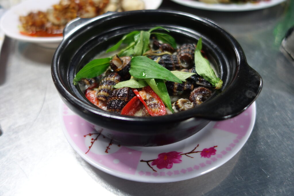 Ốc len xào dừa - mud creeper sea snail fried in green coconut curry