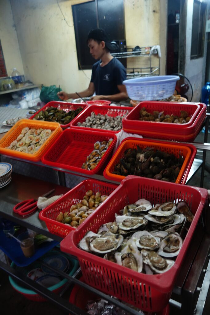 Fresh mollusks ready to be grilled.