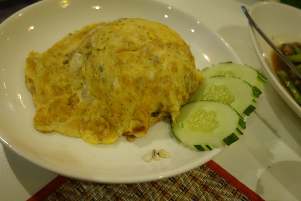 The eggs are tiny and embedded in the omelet. You'll have to use your imagination.