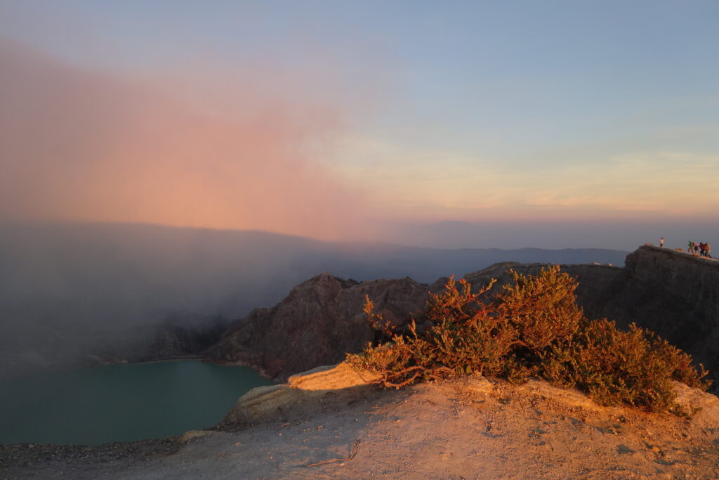 The crater ridge and acid lake off to the left.