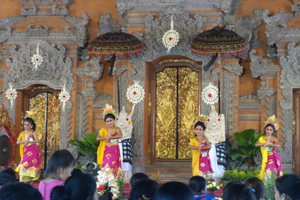 Legong dance performance.
